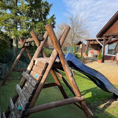 Ferienhaus Idill Ueduelohaz Tiszafüred